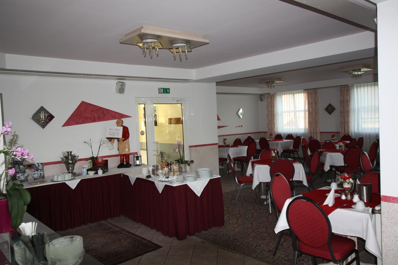Hotel Buergerhof Hohenstein-Ernstthal Extérieur photo